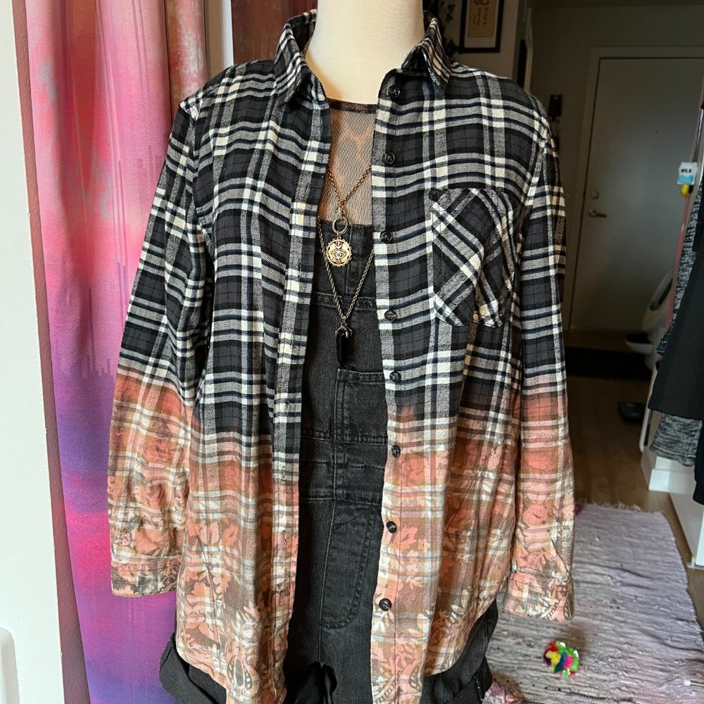 BDG Button Down Long Sleeve Plaid Faded Peach Floral Flannel - S - Rare